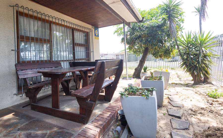 3 Bedroom Property for Sale in Peerless Park West Western Cape